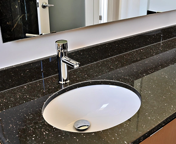 Modern Bathroom Vanity with Granite Countertop and Wash Basin